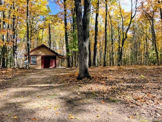 275 E Skyline Dr, Roscommon Vlg, MI 48027