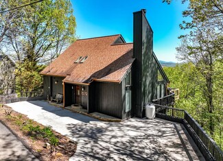 1679 Zurich Rd, Gatlinburg, TN 37738