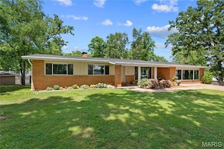 2105 Jackson Rd, Poplar Bluff, MO 63901