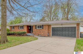 705 Sierra Dr, Lincoln, NE 68505