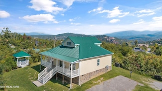 807 Wattle Blossom Way, Gatlinburg, TN 37738