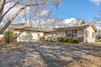 9N755 Tipi Ln, Elgin, IL 60124