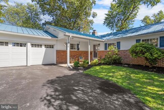 290 Locust Ln, Cinnaminson, NJ 08077