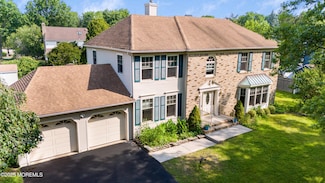 6 Oak Tree Ln, Ocean, NJ 07712