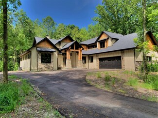 15122 Hawthorne Ln, Lakeside, MI 49116