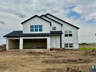 2900 S Copper Creek Ave, Sioux Falls, SD 57110