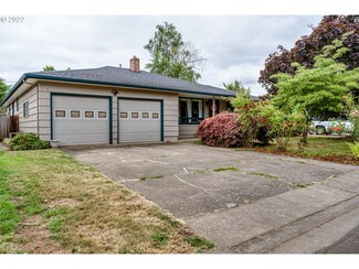 832 Greg Way, Eugene, OR 97404