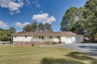 4737 Huntingwood Rd, Ramseur, NC 27316