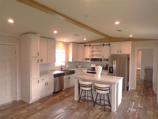 127 Lear Ln, Pearland, TX 77581