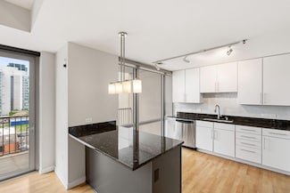 929 Portland Ave Unit 912, Minneapolis, MN 55404