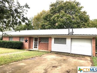 1207 W 4th St, Mc Gregor, TX 76657