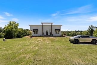 17766 Woodland View Dr, Versailles, MO 65084