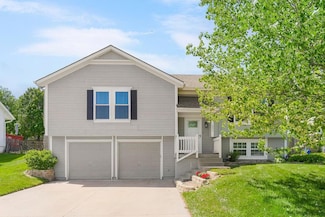 402 N Cheyenne Dr, Raymore, MO 64083