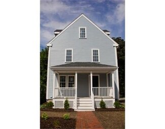 1 Mayflower Rd, Quincy, MA 02171