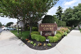 19 Stanford Ct, Wantagh, NY 11793