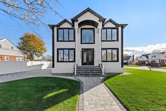 1035 Glen Dr, Franklin Square, NY 11010