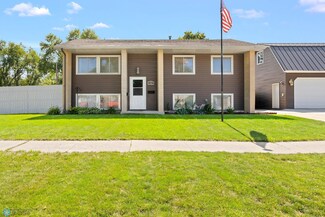 302 29th Ave N, Fargo, ND 58102