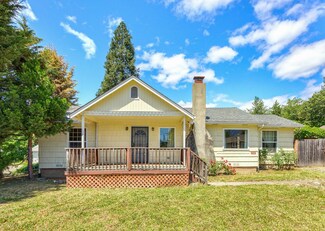 1054 NE Churchill St, Grants Pass, OR 97526