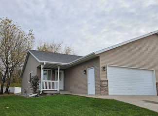 3801 Emerald Dr E, Onalaska, WI 54650