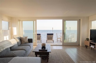 39 Point Beach Dr, Milford, CT 06460