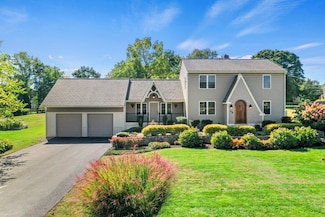 28 Hamlin St, Acushnet, MA 02743