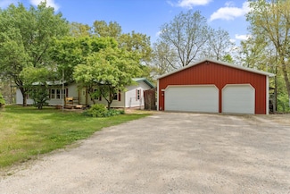 26481 Dutch Settlement St, Dowagiac, MI 49047