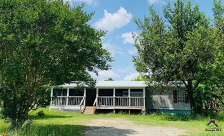 744 Borum St, Unadilla, GA 31091