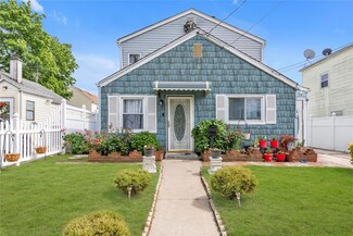 20 Byrd St, Hempstead, NY 11550