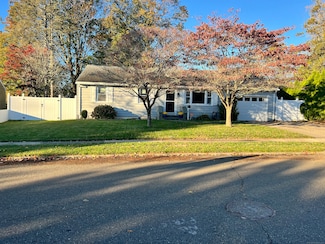 21 Hayes Dr, Milford, CT 06460