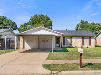 6625 Betty Dr, Watauga, TX 76148