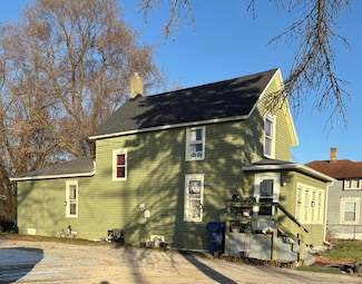 1069 E Main St, Benton Harbor, MI 49022
