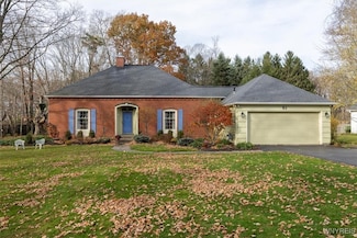 81 Girdle Rd, East Aurora, NY 14052