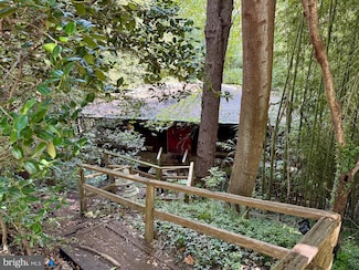 1003 Gelston Cir, McLean, VA 22102