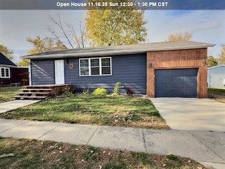 303 W 1st St, Lake Park, IA 51347