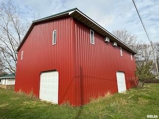 610 High St, Alma, IL 62807