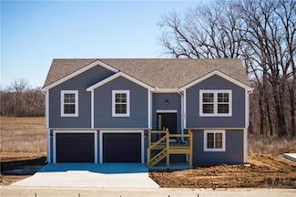 1307 NE Sequoia Ct, Oak Grove, MO 64075