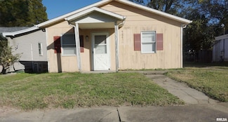 310 N 4th St, Elkville, IL 62932