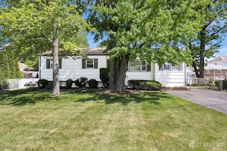 92 Maplewood Ave, Edison, NJ 08837