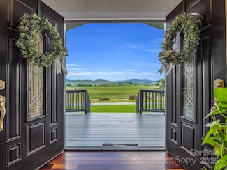 24 Middle Mount Rd, Pisgah Forest, NC 28768
