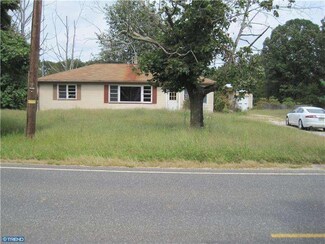 690 Garden Rd, Elmer, NJ 08318