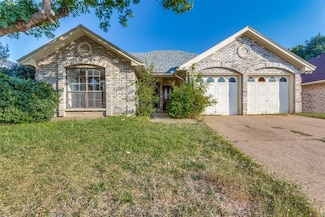 1520 Willow Park Dr, Fort Worth, TX 76134