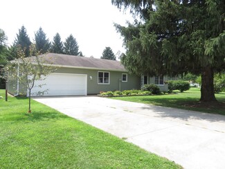 24369 Oak St, Edwardsburg, MI 49112