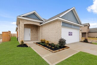 540 Long Branch Dr, Angleton, TX 77535