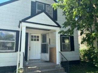 821 E Broadway St, Newton, KS 67114