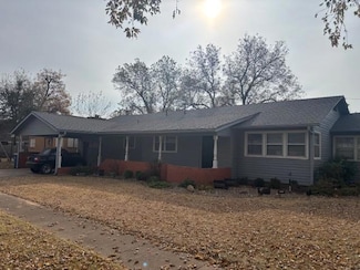 405 W Choctaw St, Lindsay, OK 73052
