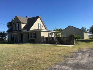 1007 S Summer St, Shattuck, OK 73858