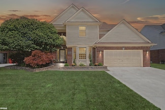 39148 Canterbury Dr, Harrison Township, MI 48045