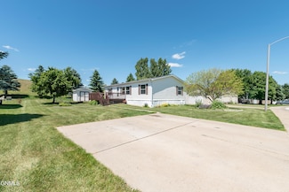 1718 Chandler Ln, Bismarck, ND 58503