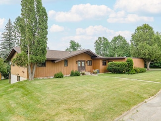 222 N 10th Ave, Iron River, MI 49935