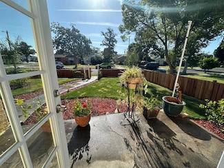 1441 N Calaveras St, Fresno, CA 93728